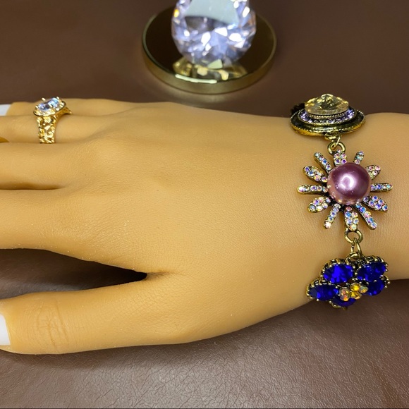 ✨SOLD✨ 🎉3 for $15🎉 Gemstone Floral Bracelet - Picture 4 of 6